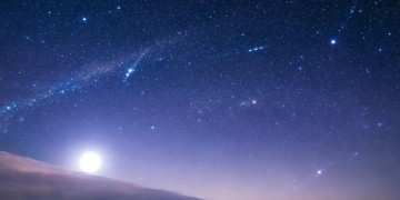 今夜的天空特别亮究竟出自哪首歌？