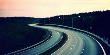 高速公路上究竟配什么歌？